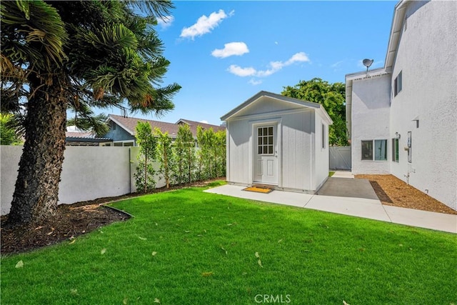 921 Dahlia Ave, Costa Mesa, CA 92626 - view of yard featuring an outdoor structure