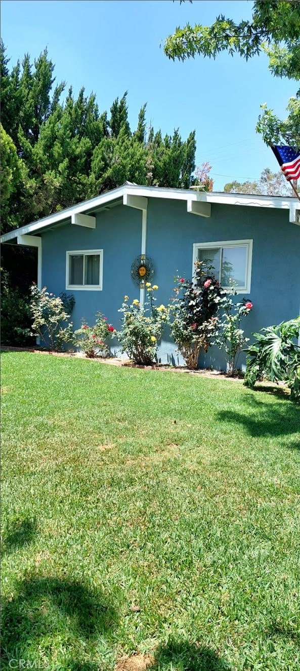 858 Sequoia St, San Bernardino, CA 92407 - view of front facade featuring stucco siding and a front yard