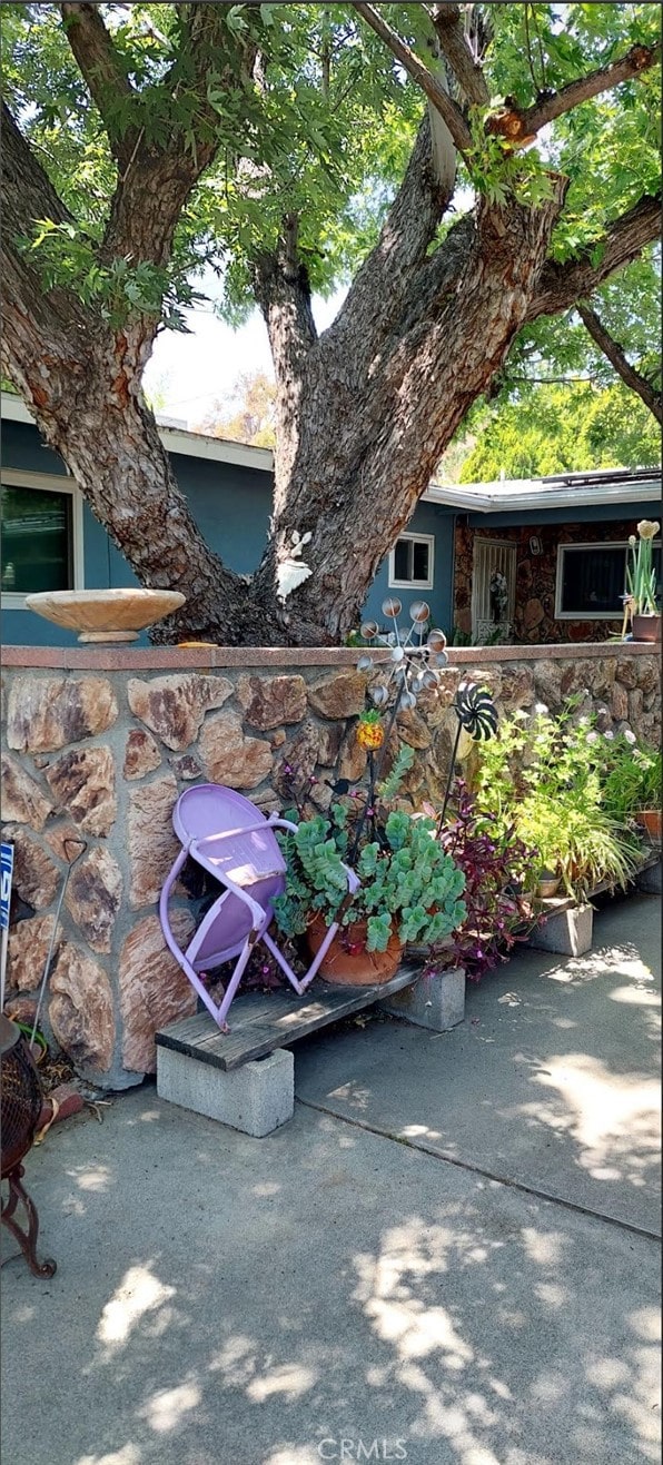 858 Sequoia St, San Bernardino, CA 92407 - view of patio / terrace