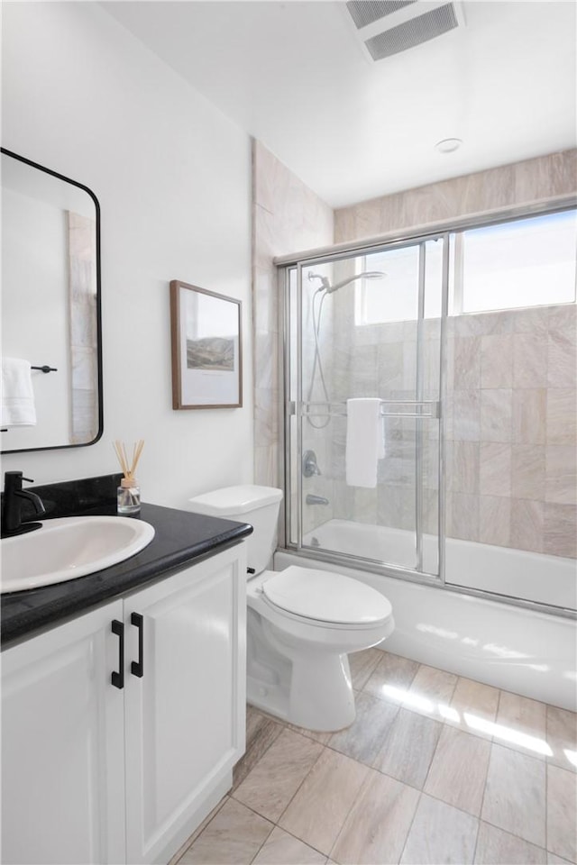 1524 Franklin St Unit C, Santa Monica, CA 90404 - full bath featuring vanity, toilet, and enclosed tub / shower combo