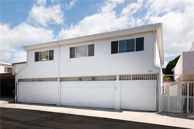 1524 Franklin St Unit C, Santa Monica, CA 90404 - view of front of property featuring a garage and stucco siding