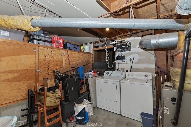 27476 School Rd, Lake Arrowhead, CA 92326 - laundry room featuring washing machine and clothes dryer