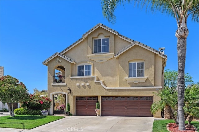 29944 Peach Tree Ct, Murrieta, CA 92563 - view of front of home with stucco siding, a garage, driveway, a balcony, and a front lawn