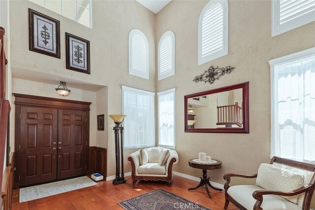 29944 Peach Tree Ct, Murrieta, CA 92563 - foyer featuring wood finished floors, a towering ceiling, and baseboards