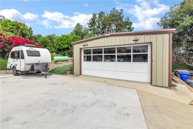 735 Del Valle Dr, Fallbrook, CA 92028 - view of detached garage