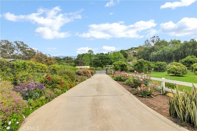 735 Del Valle Dr, Fallbrook, CA 92028 - view of home's community with a gate
