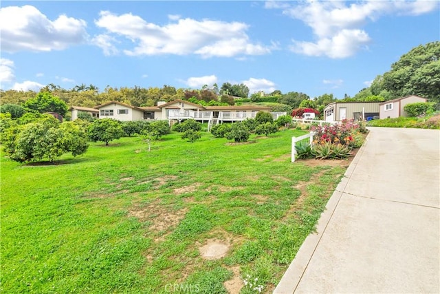 735 Del Valle Dr, Fallbrook, CA 92028 - view of green lawn