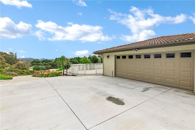 735 Del Valle Dr, Fallbrook, CA 92028 - view of garage