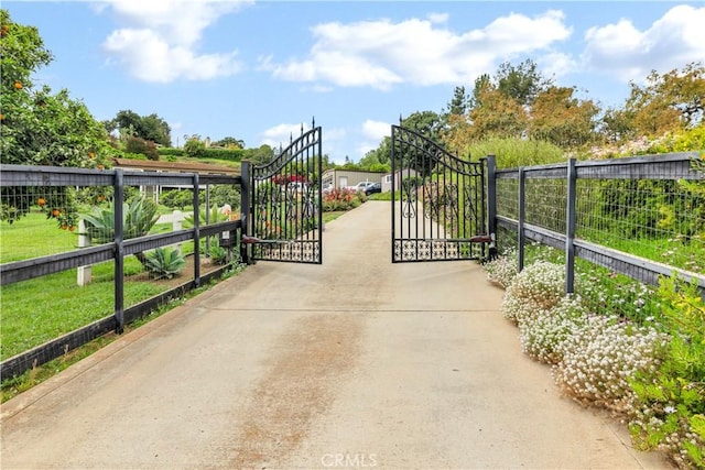 735 Del Valle Dr, Fallbrook, CA 92028 - view of gate