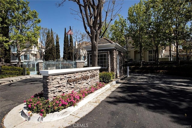 14 Saint Pierre, Newport Coast, CA 92657 - community / neighborhood sign featuring a gate