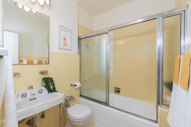 80 N Euclid Ave Unit 102, Pasadena, CA 91101 - full bath with toilet, bath / shower combo with glass door, a sink, and tile walls