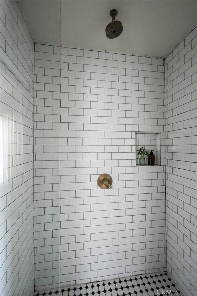 3716 Rosemead Ave, Los Angeles, CA 90032 - full bathroom with a tile shower