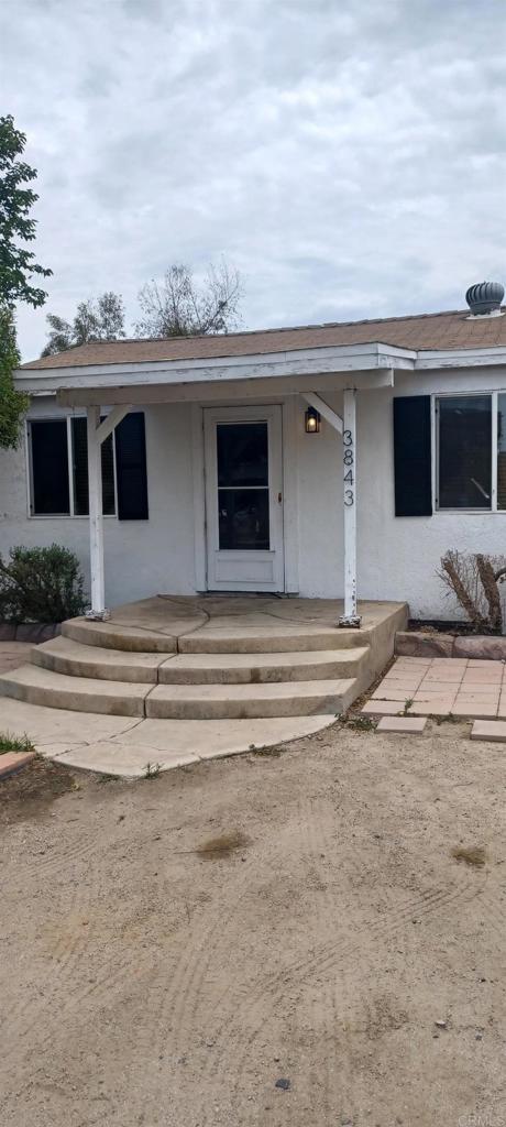 3843 Temescal Ave, Norco, CA 92860 - view of front of home with a porch