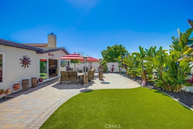 9171 Heatherton Cir, Huntington Beach, CA 92646 - view of yard featuring a patio