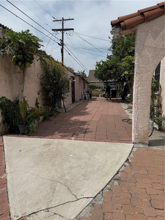 3111 W 57th St, Los Angeles, CA 90043 - view of patio / terrace