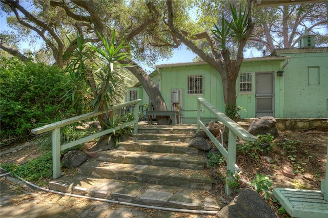 520 Linda Vista Ave, Pasadena, CA 91105 - back of house with board and batten siding