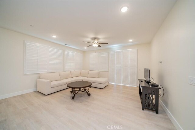 1521 Summerfield Way, Beaumont, CA 92223 - living area featuring a ceiling fan, wood finished floors, and recessed lighting