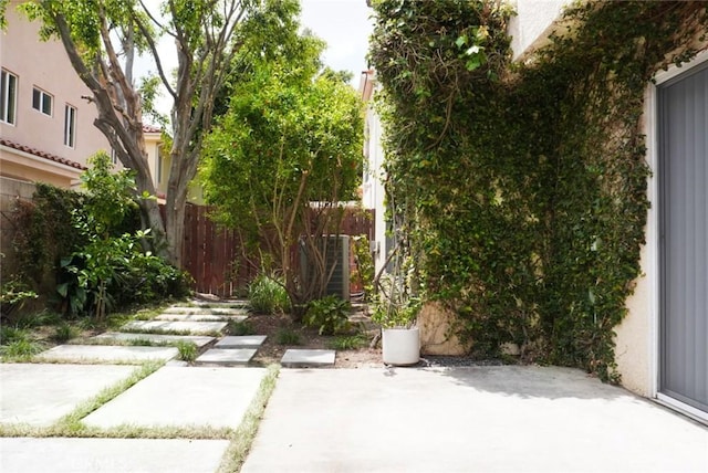 14678 Tupper St, Panorama City, CA 91402 - view of yard with a patio