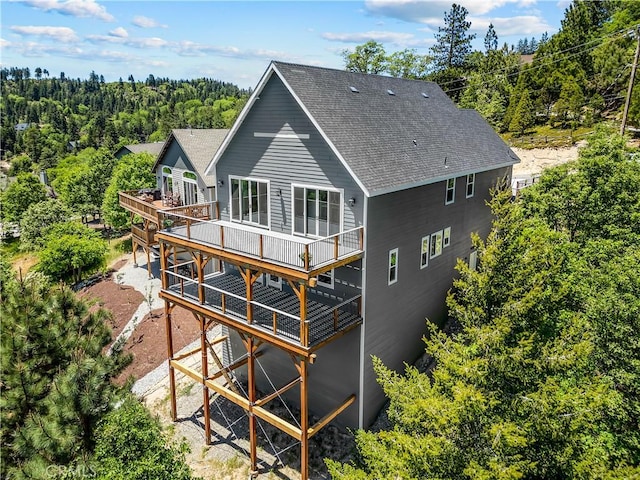 851 Madera Ln, Lake Arrowhead, CA 92352 - back of property featuring a shingled roof, a wooden deck, and a wooded view