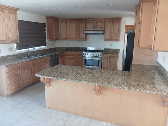 15615 Apache Rd, Apple Valley, CA 92307 - kitchen with stainless steel appliances, under cabinet range hood, a sink, a peninsula, and stone countertops