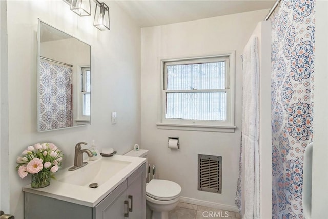 34540 Western Dr, Barstow, CA 92311 - full bath featuring vanity, toilet, tile patterned flooring, and curtained shower