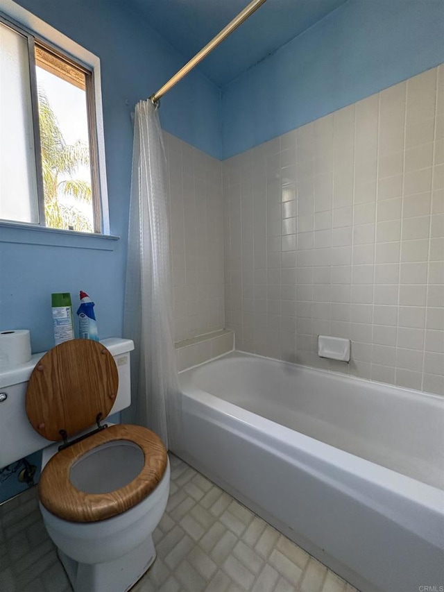 6049 N Constance Ave, Fresno, CA 93722 - bathroom featuring toilet and shower / tub combo with curtain