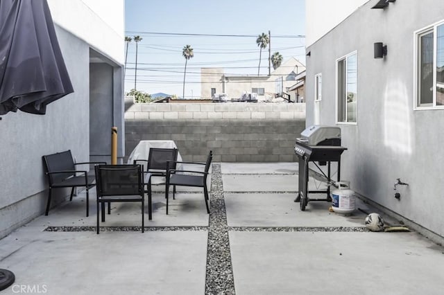 529 W 80th St, Los Angeles, CA 90044 - fenced backyard featuring grilling area and a patio area