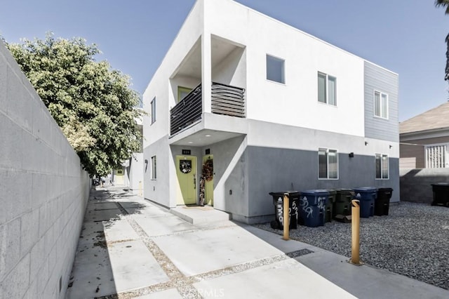 529 W 80th St, Los Angeles, CA 90044 - view of front of home featuring stucco siding