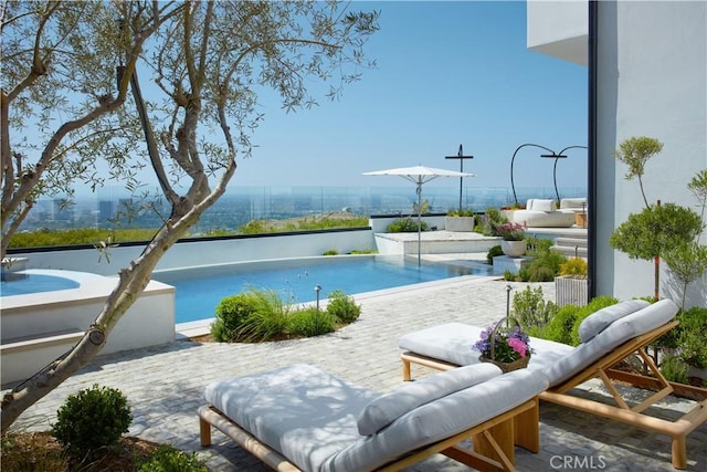 17 Muir Beach Cir, Corona Del Mar, CA 92625 - view of pool with a patio area and an infinity pool