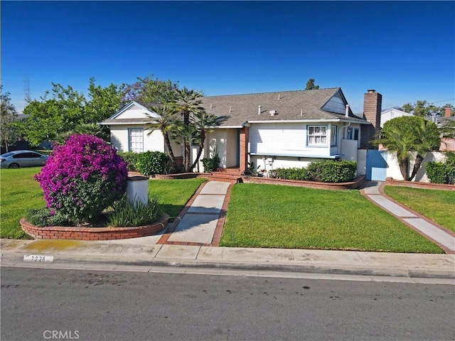 7228 Bairnsdale St, Downey, CA 90240 - ranch-style home with a front lawn
