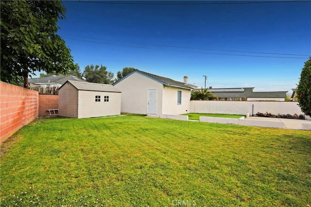 7228 Bairnsdale St, Downey, CA 90240 - rear view of property featuring stucco siding