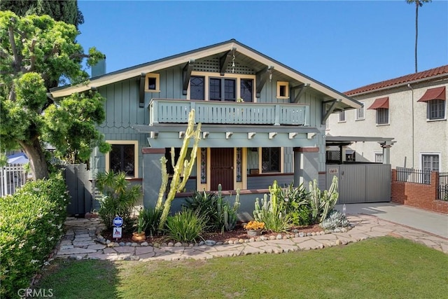 4039 W 7th St, Los Angeles, CA 90005 - view of front facade featuring a balcony, board and batten siding, and covered porch