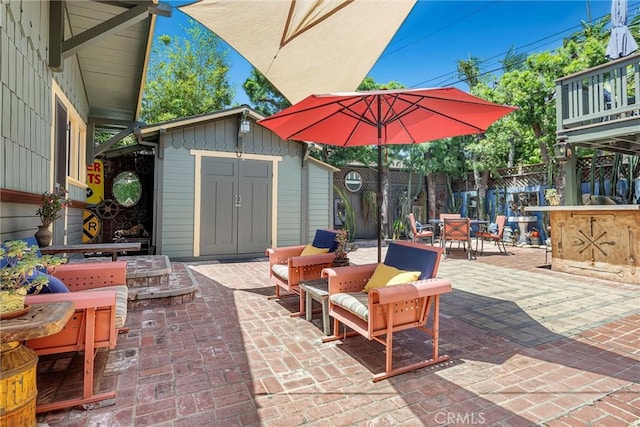 4039 W 7th St, Los Angeles, CA 90005 - view of patio featuring outdoor dining space