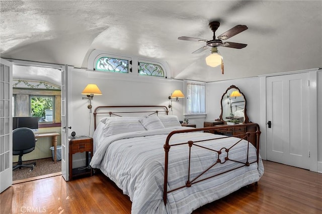 4039 W 7th St, Los Angeles, CA 90005 - bedroom with vaulted ceiling, an office area, wood finished floors, and a ceiling fan