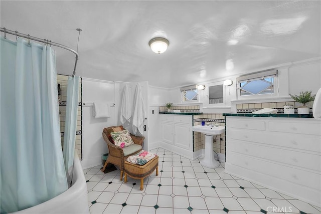 4039 W 7th St, Los Angeles, CA 90005 - bathroom featuring tile patterned floors, plenty of natural light, and shower / bath combo