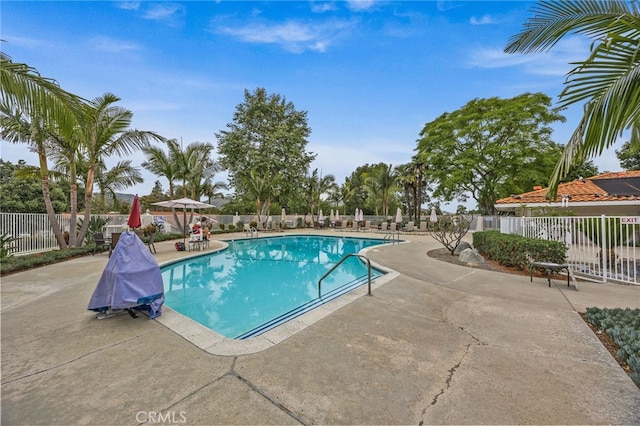 5359 Algarrobo Unit 1A, Laguna Woods, CA 92637 - community pool with a patio