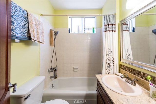 727 W Hill St, Long Beach, CA 90806 - full bath featuring toilet, vanity, shower / bath combo with shower curtain, and backsplash