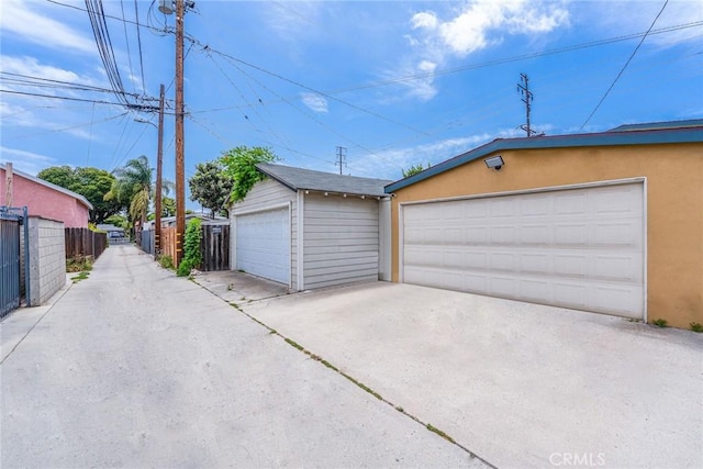 727 W Hill St, Long Beach, CA 90806 - view of detached garage