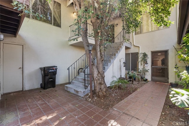 7614 Mason Ave, Winnetka, CA 91306 - entrance to property with stucco siding