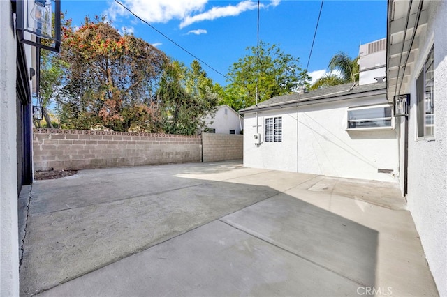 505 N Avon St, Burbank, CA 91505 - fenced backyard with a patio area