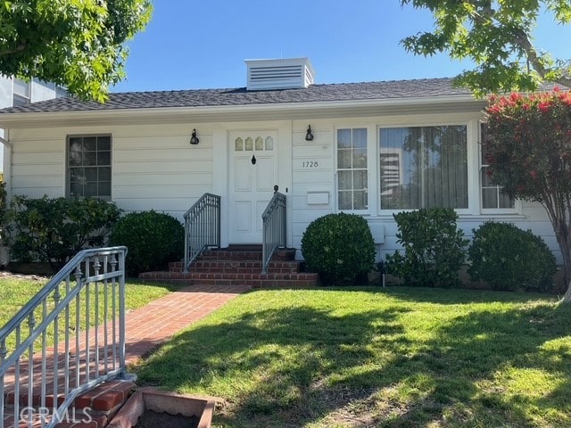 1728-1726 Midvale Ave, Los Angeles, CA 90024 - view of front facade featuring a front lawn