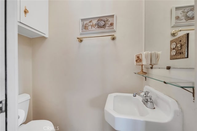 6130 Longridge Ave, Valley Glen, CA 91401 - bathroom with a sink and toilet