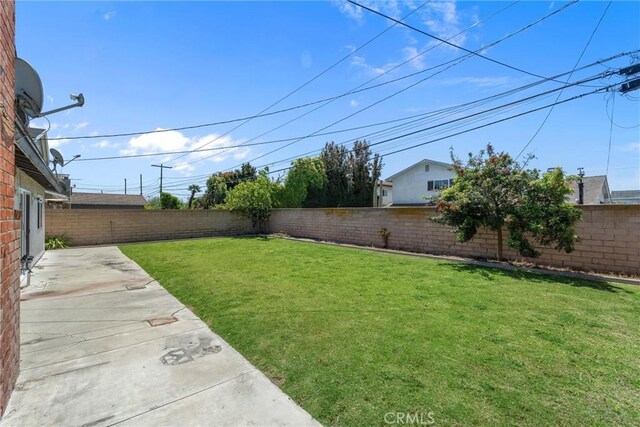 10172 Merrimac Dr, Huntington Beach, CA 92646 - view of yard with a patio