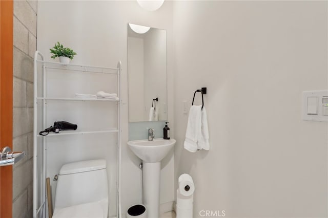 3450 Cahuenga Blvd W Unit 905, Los Angeles, CA 90068 - bathroom with toilet