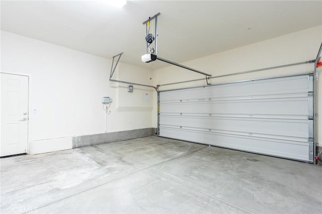 13139 Upland Ct, Hesperia, CA 92344 - garage with a garage door opener