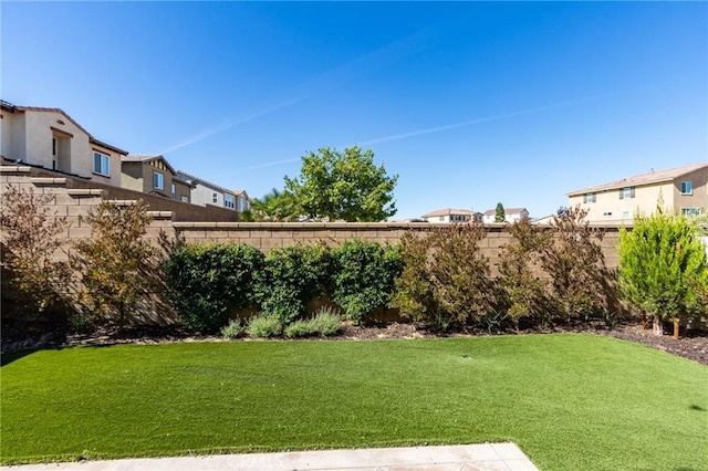 13139 Upland Ct, Hesperia, CA 92344 - view of yard featuring a residential view