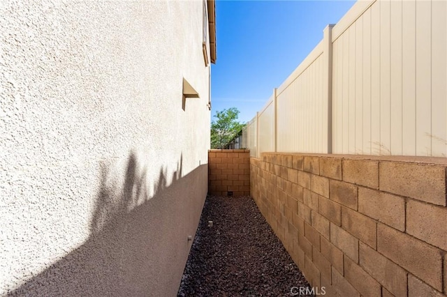 13139 Upland Ct, Hesperia, CA 92344 - view of side of property featuring stucco siding