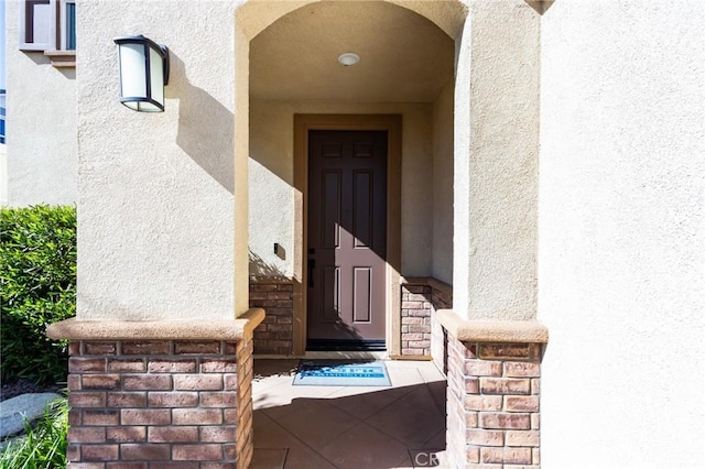 13139 Upland Ct, Hesperia, CA 92344 - view of exterior entry with stucco siding
