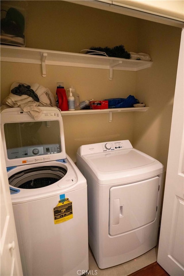 1630 Bridgeport Dr, Los Angeles, CA 90065 - laundry area with independent washer and dryer