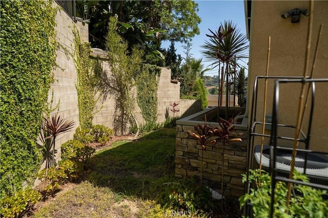 1630 Bridgeport Dr, Los Angeles, CA 90065 - view of yard with cooling unit